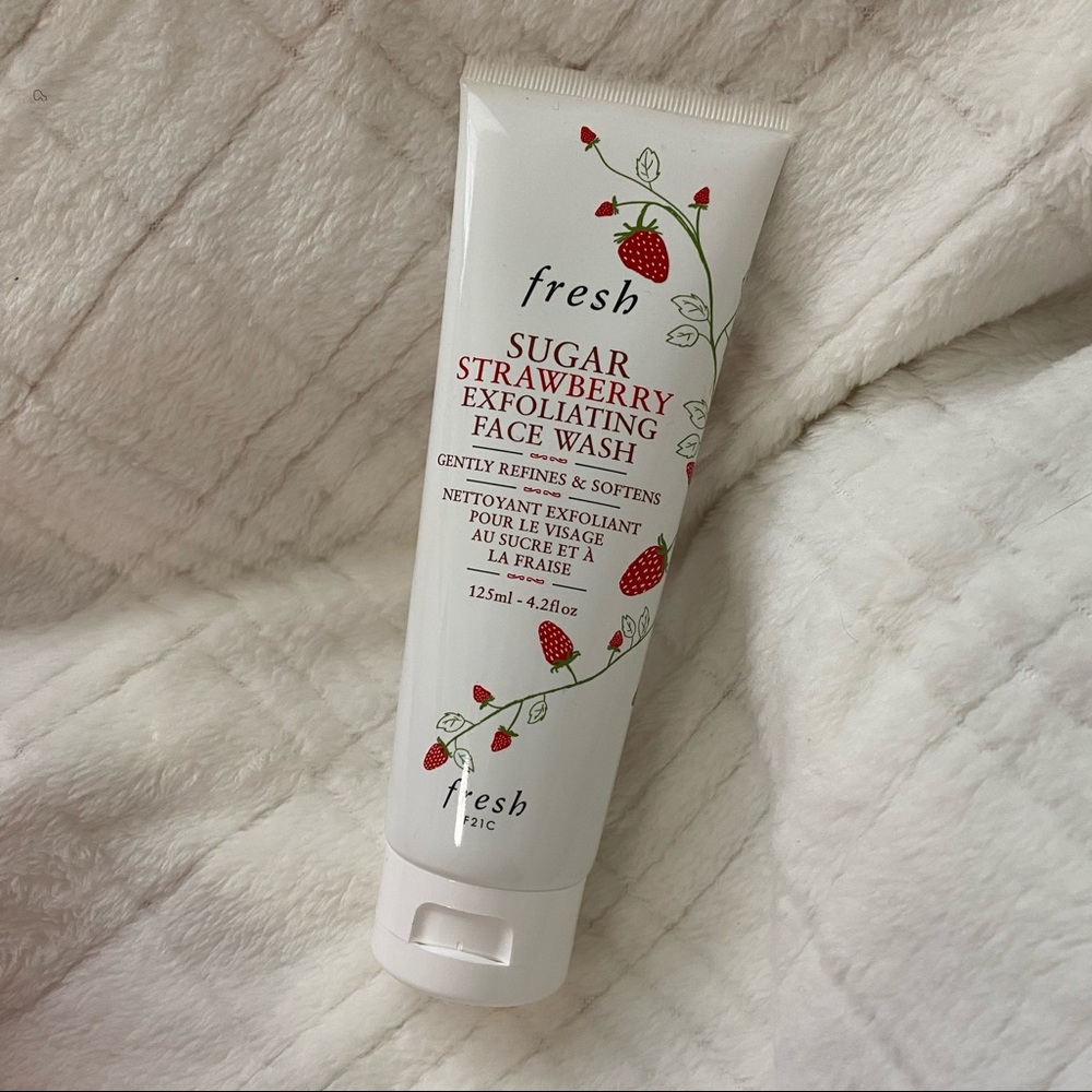 SOLD: 🍓FRESH: STRAWBERRY FACE WASH